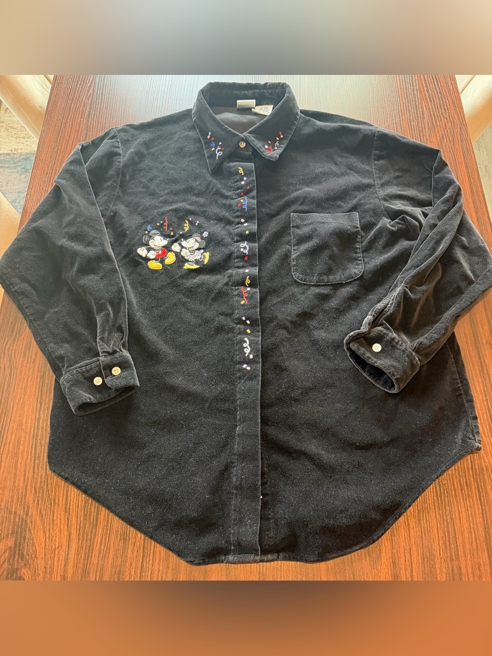 Disney Women’s Vintage Black Velvet Velour MickeyMinnie Embroidered Shirt Size L